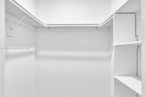 Casa en venta en Miami Lakes, Florida, 4 dormitorios, 162.95 m2 № 1970661 - foto 18