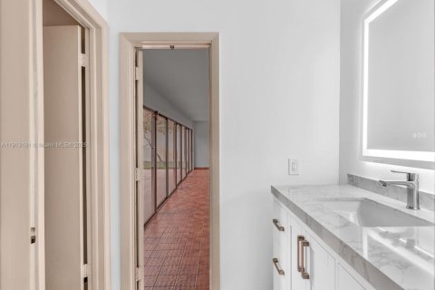 Casa en venta en Miami Lakes, Florida, 4 dormitorios, 162.95 m2 № 1970661 - foto 26