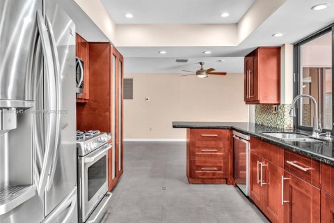 Casa en venta en Miami Lakes, Florida, 4 dormitorios, 162.95 m2 № 1970661 - foto 7