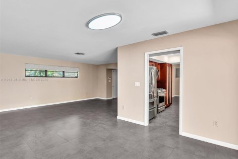 Casa en venta en Miami Lakes, Florida, 4 dormitorios, 162.95 m2 № 1970661 - foto 6