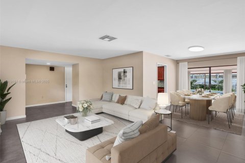 Casa en venta en Miami Lakes, Florida, 4 dormitorios, 162.95 m2 № 1970661 - foto 5