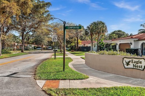 Casa en venta en Miami Lakes, Florida, 4 dormitorios, 162.95 m2 № 1970661 - foto 2