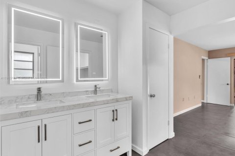 Casa en venta en Miami Lakes, Florida, 4 dormitorios, 162.95 m2 № 1970661 - foto 20