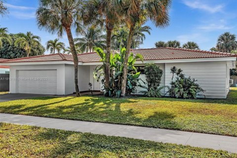 Casa en venta en Miami Lakes, Florida, 4 dormitorios, 162.95 m2 № 1970661 - foto 3