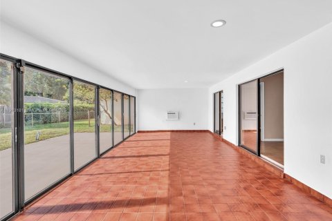 Casa en venta en Miami Lakes, Florida, 4 dormitorios, 162.95 m2 № 1970661 - foto 28