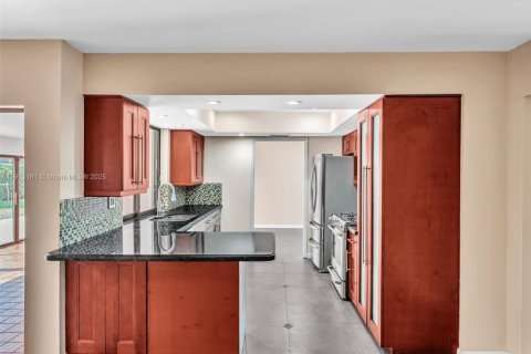 Casa en venta en Miami Lakes, Florida, 4 dormitorios, 162.95 m2 № 1970661 - foto 9