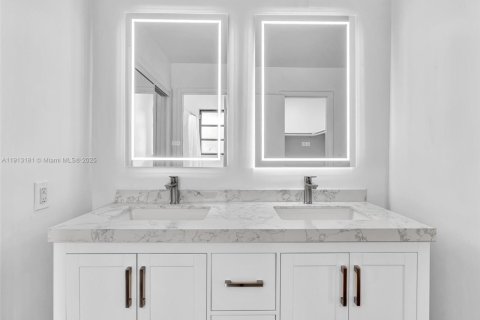 Casa en venta en Miami Lakes, Florida, 4 dormitorios, 162.95 m2 № 1970661 - foto 19