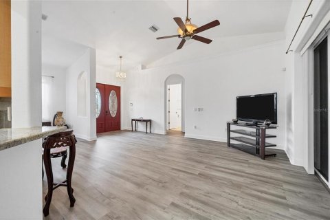 Купить виллу или дом в Норт-Порт, Флорида 10 комнат, 158.49м2, № 1064420 - фото 20