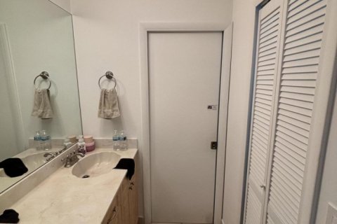 Villa ou maison à louer à West Palm Beach, Floride: 2 chambres, 99.41 m2 № 1174014 - photo 1