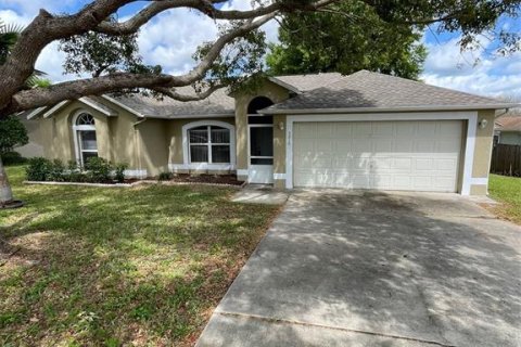 Villa ou maison à louer à Deltona, Floride: 3 chambres, 147.16 m2 № 1811034 - photo 1