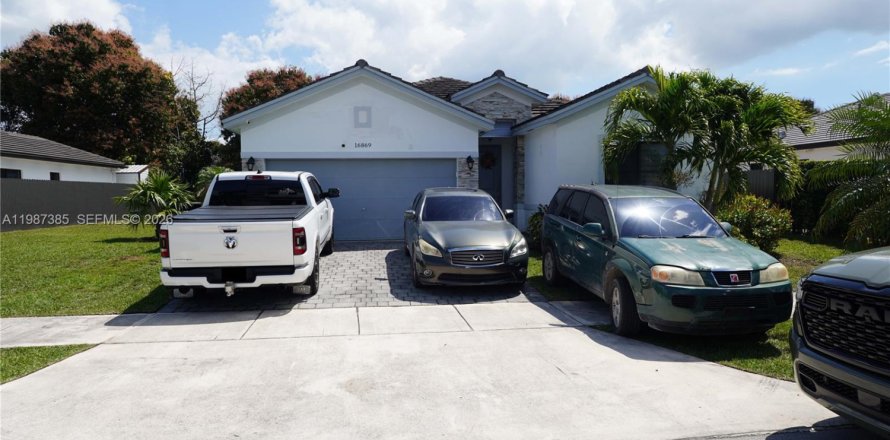 Дом в Майами, Флорида 4 спальни, 173.63м2 № 2047716