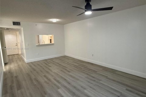 Copropriété à vendre à Pembroke Pines, Floride: 2 chambres, 95.88 m2 № 2001244 - photo 7