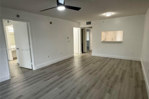 Copropriété à vendre à Pembroke Pines, Floride: 2 chambres, 95.88 m2 № 2001244 - photo 8