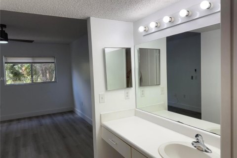 Copropriété à vendre à Pembroke Pines, Floride: 2 chambres, 95.88 m2 № 2001244 - photo 13