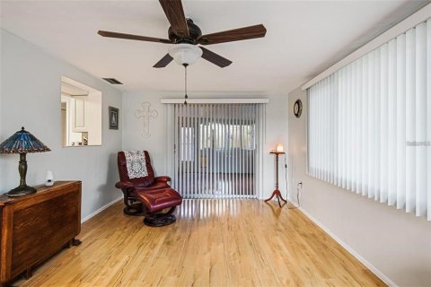 Villa ou maison à vendre à New Port Richey, Floride: 2 chambres, 104.79 m2 № 2232951 - photo 13