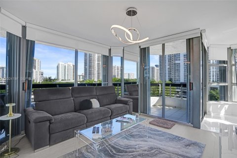 Снять в аренду кондоминиум в Авентура, Флорида 2 спальни, 126.44м2, № 1988452 - фото 9