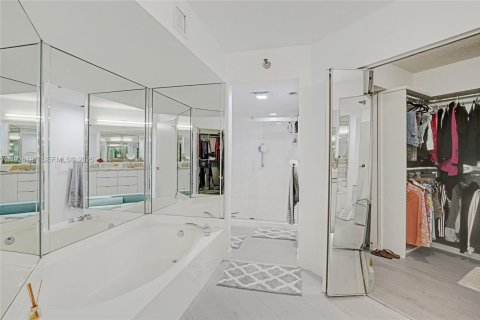 Снять в аренду кондоминиум в Авентура, Флорида 2 спальни, 126.44м2, № 1988452 - фото 22