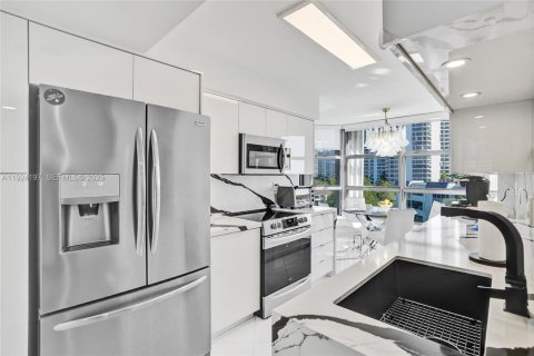 Снять в аренду кондоминиум в Авентура, Флорида 2 спальни, 126.44м2, № 1988452 - фото 12