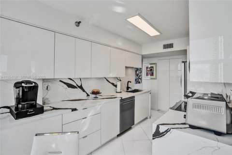 Снять в аренду кондоминиум в Авентура, Флорида 2 спальни, 126.44м2, № 1988452 - фото 14