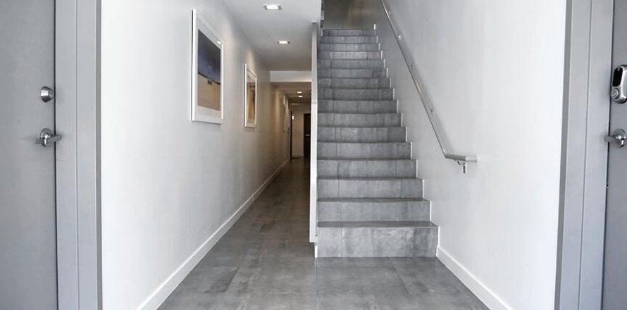 Condominio en Miami, Florida, 1 dormitorio № 1024334