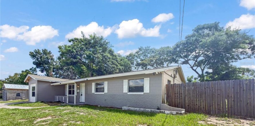 Villa ou maison à Orlando, Floride 5 chambres, 131.09 m2 № 2415493