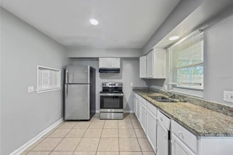 Villa ou maison à louer à Orlando, Floride: 5 chambres, 131.09 m2 № 2415493 - photo 3