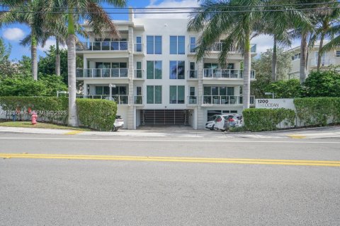 Condo in Hillsboro Beach, Florida, 3 bedrooms № 2186403 - photo 15