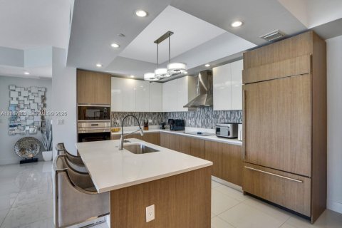 Condo in Hillsboro Beach, Florida, 3 bedrooms № 2186403 - photo 4