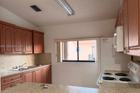 Condominio en alquiler en Hialeah, Florida, 2 dormitorios, 85.93 m2 № 2024501 - foto 13