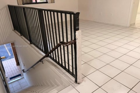 Condominio en alquiler en Hialeah, Florida, 2 dormitorios, 85.93 m2 № 2024501 - foto 2