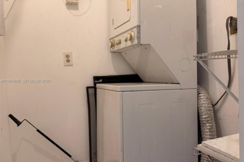 Condominio en alquiler en Hialeah, Florida, 2 dormitorios, 85.93 m2 № 2024501 - foto 7