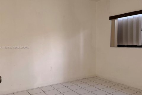 Condominio en alquiler en Hialeah, Florida, 2 dormitorios, 85.93 m2 № 2024501 - foto 9