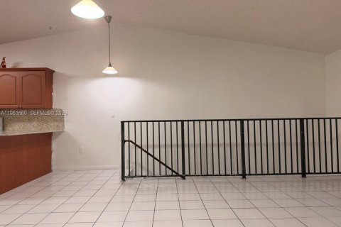 Condominio en alquiler en Hialeah, Florida, 2 dormitorios, 85.93 m2 № 2024501 - foto 5