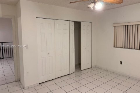 Condominio en alquiler en Hialeah, Florida, 2 dormitorios, 85.93 m2 № 2024501 - foto 6