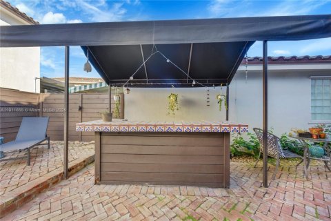 Villa ou maison à louer à Miami, Floride: 3 chambres, 161 m2 № 1966796 - photo 26