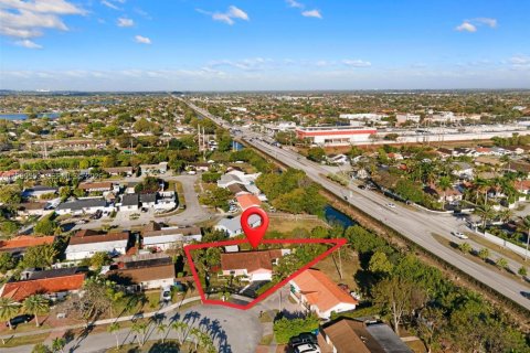 Купить виллу или дом в Майами, Флорида 3 спальни, 145.39м2, № 2051608 - фото 3