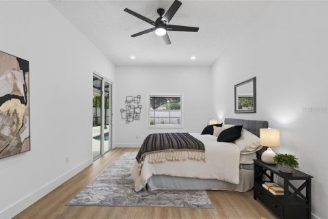 House in Tampa, Florida 5 bedrooms, 215.35 sq.m. № 2258367 - photo 14