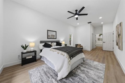 House in Tampa, Florida 5 bedrooms, 215.35 sq.m. № 2258367 - photo 11