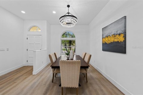 House in Tampa, Florida 5 bedrooms, 215.35 sq.m. № 2258367 - photo 7