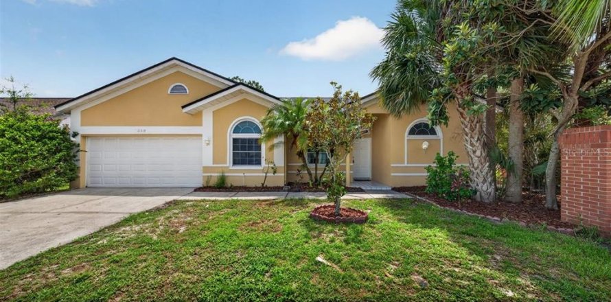House in Tampa, Florida 5 bedrooms, 215.35 sq.m. № 2258367