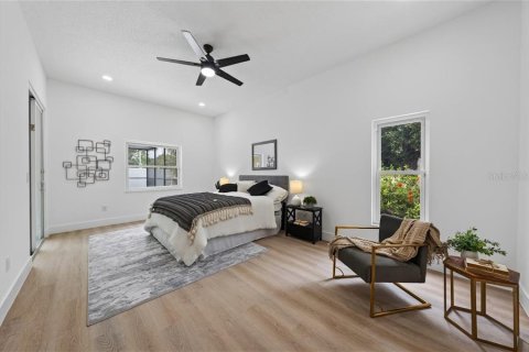 House in Tampa, Florida 5 bedrooms, 215.35 sq.m. № 2258367 - photo 10
