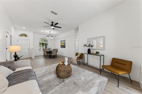 House in Tampa, Florida 5 bedrooms, 215.35 sq.m. № 2258367 - photo 5