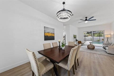 House in Tampa, Florida 5 bedrooms, 215.35 sq.m. № 2258367 - photo 9