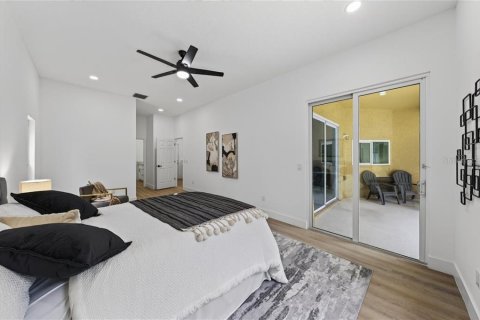 House in Tampa, Florida 5 bedrooms, 215.35 sq.m. № 2258367 - photo 12