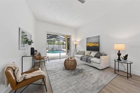 House in Tampa, Florida 5 bedrooms, 215.35 sq.m. № 2258367 - photo 3
