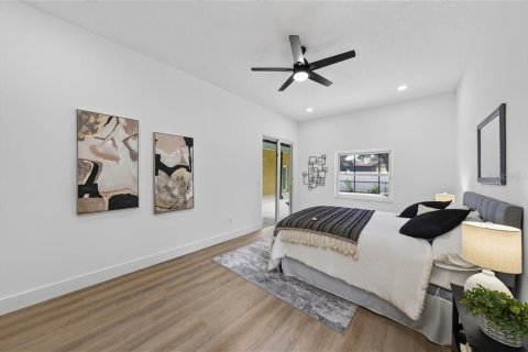 House in Tampa, Florida 5 bedrooms, 215.35 sq.m. № 2258367 - photo 13