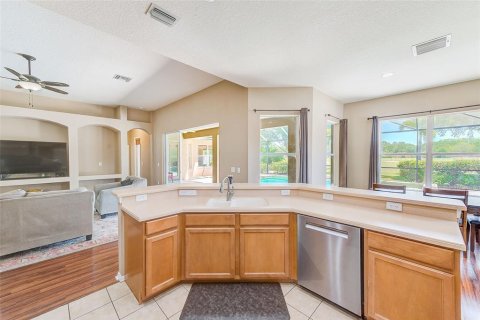 Casa en alquiler en New Port Richey, Florida, 5 dormitorios, 294.41 m2 № 1906454 - foto 15