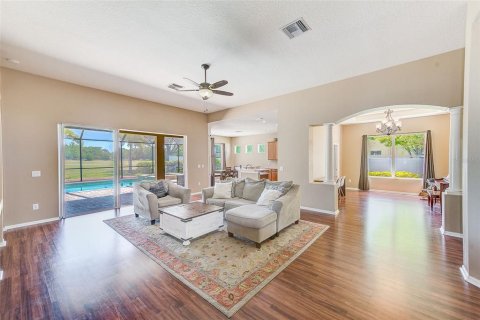 Casa en alquiler en New Port Richey, Florida, 5 dormitorios, 294.41 m2 № 1906454 - foto 9