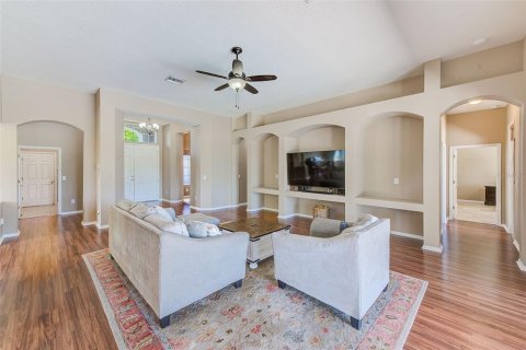 Casa en alquiler en New Port Richey, Florida, 5 dormitorios, 294.41 m2 № 1906454 - foto 10