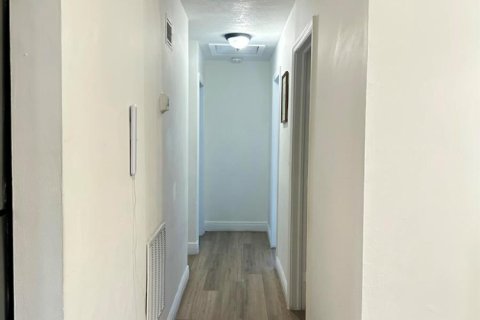 House in West Palm Beach, Florida 3 bedrooms, 84.26 sq.m. № 2182752 - photo 5